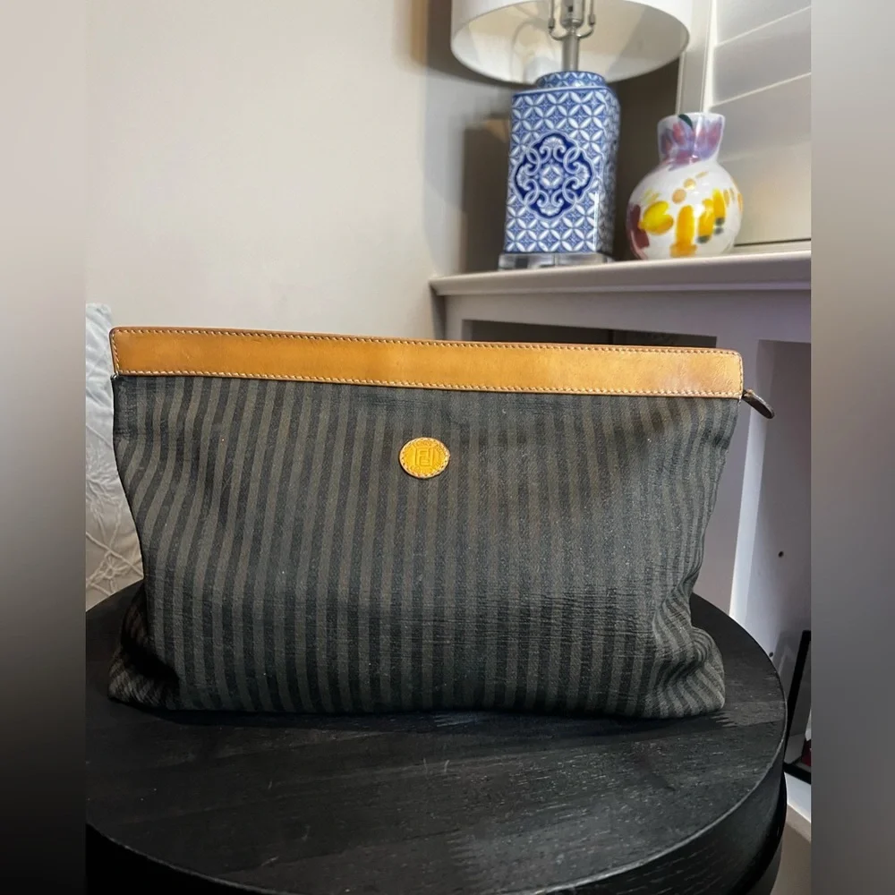 Vintage Fendi clutch - Picture 1 of 8